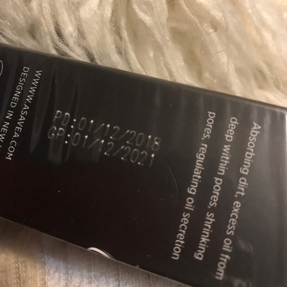 NIB Charcoal Peel-Off Mask - Picture 5 of 5